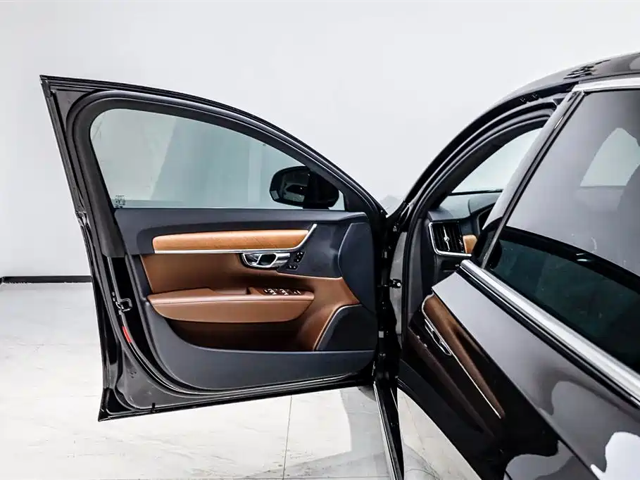 Volvo S90 2024 B5 Luxury