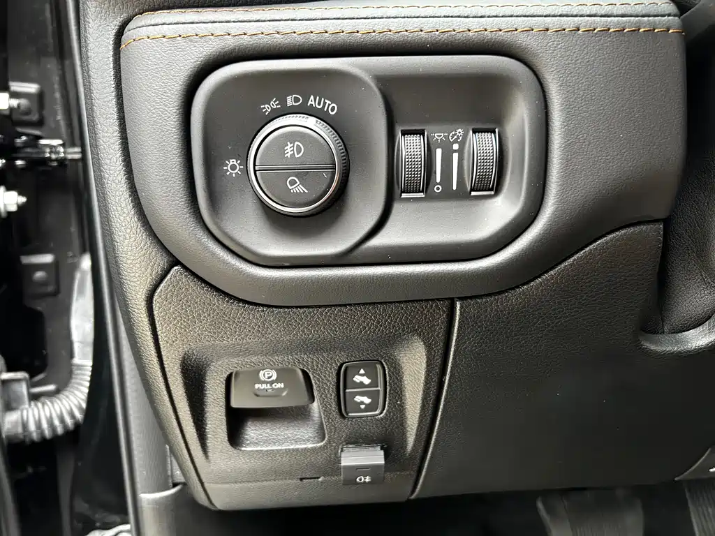 Ram Trucks 2022 5.7L