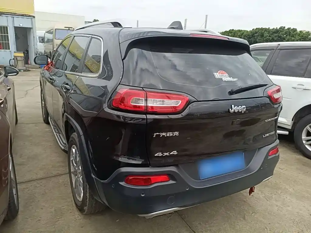 Jeep Cherokee — миниатюра 5