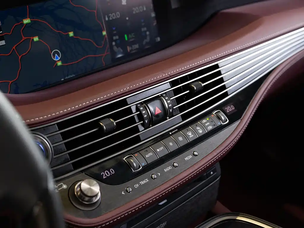Lexus LS — миниатюра 17