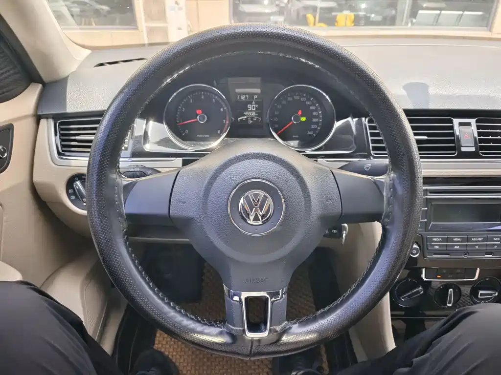Volkswagen Bora 2014 1.6L AT Comfort