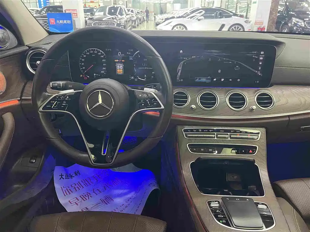 Mercedes-Benz E-Class — миниатюра 11