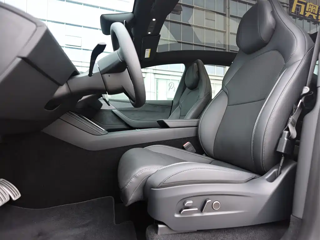 Tesla Model Y L — миниатюра 19