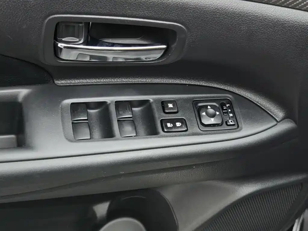 Mitsubishi Outlander (Import) — миниатюра 9