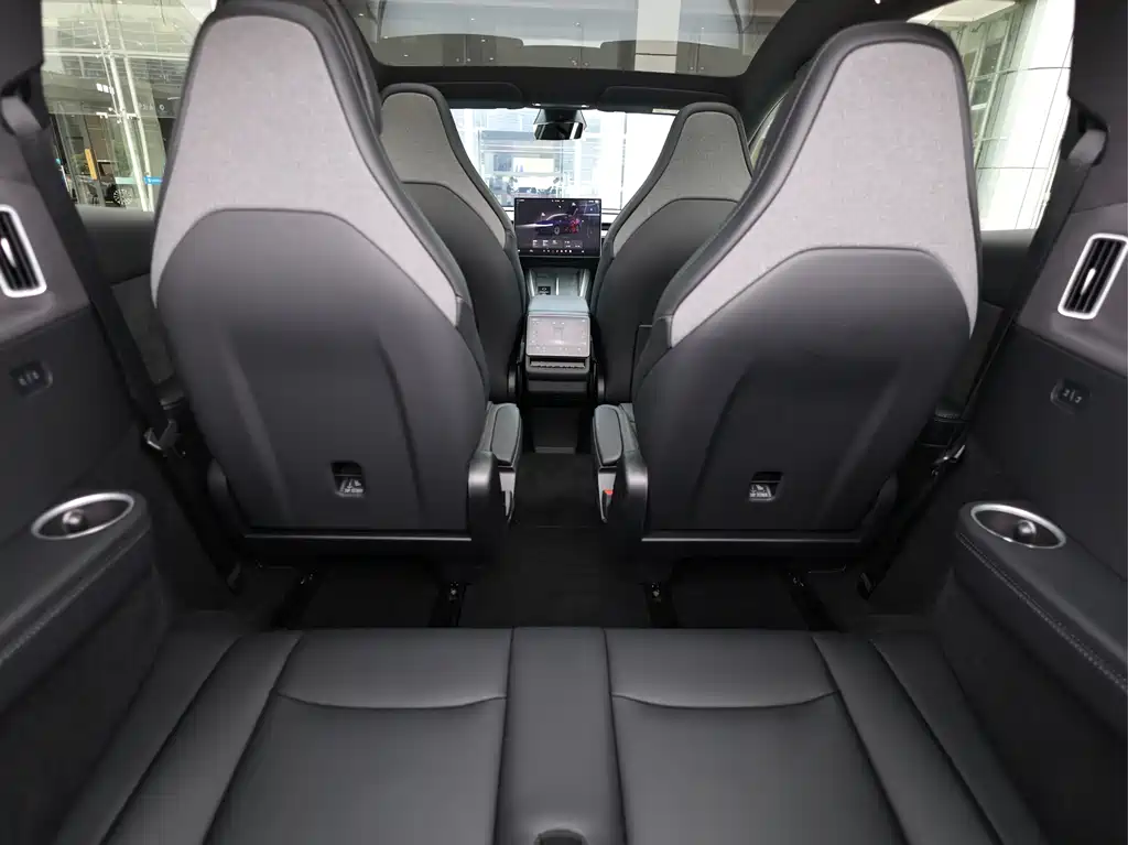Tesla Model Y L — миниатюра 13