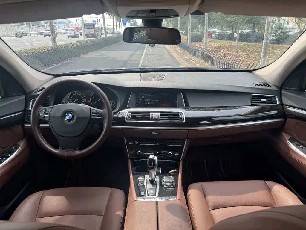 BMW 5 Series GT — миниатюра 13
