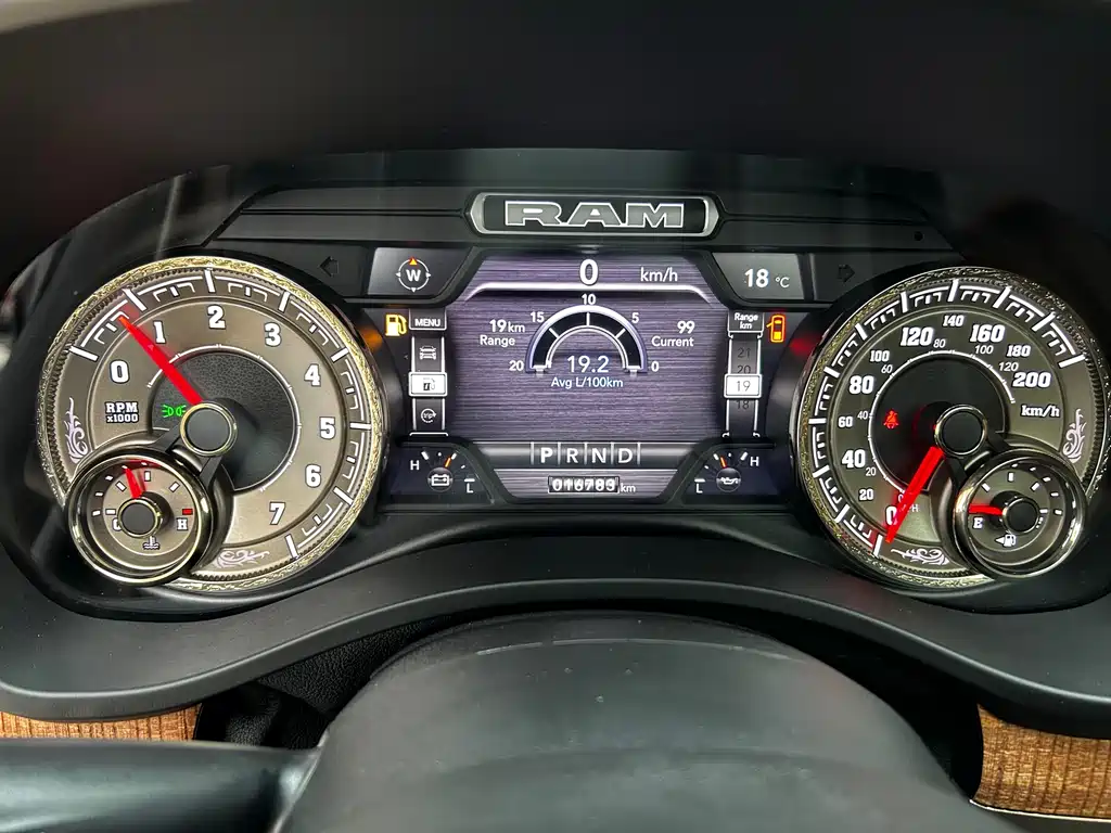 Ram Trucks 2022 5.7L