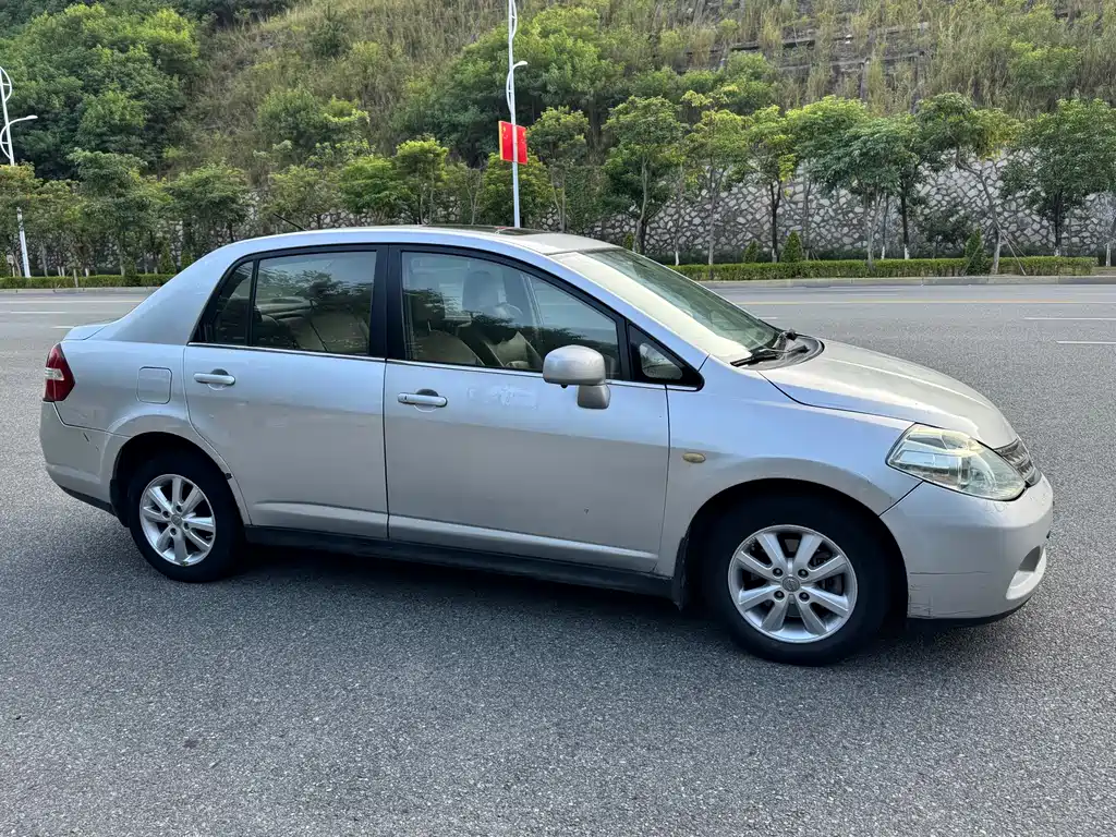 Nissan Tiida — миниатюра 3