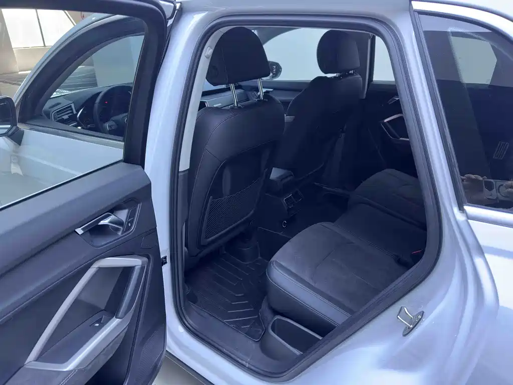 Audi Q3 — миниатюра 10