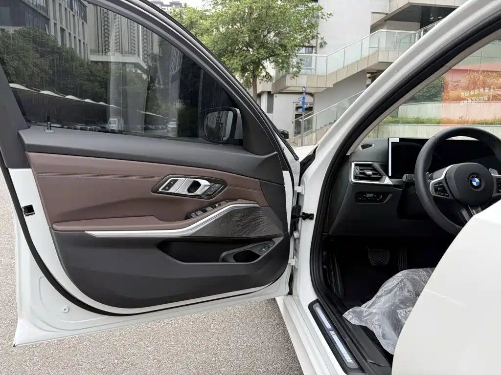 BMW 3 Series — миниатюра 11