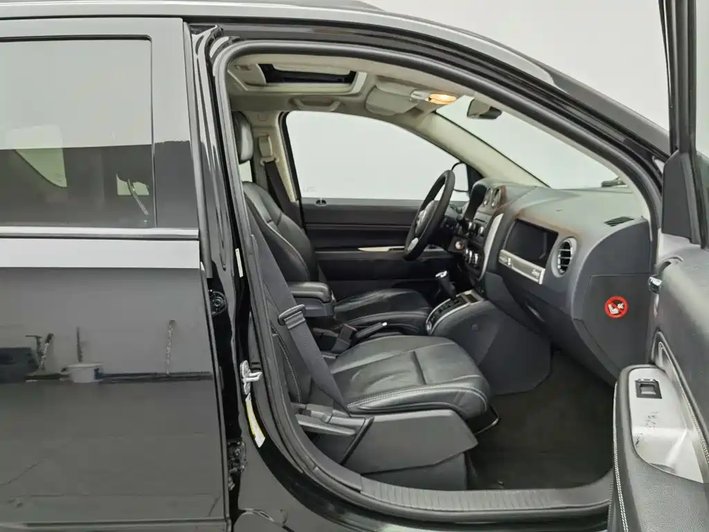 Jeep Compass (Import) — миниатюра 23