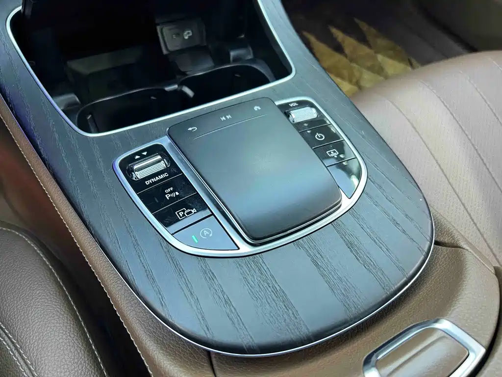 Mercedes-Benz E-Class — миниатюра 11