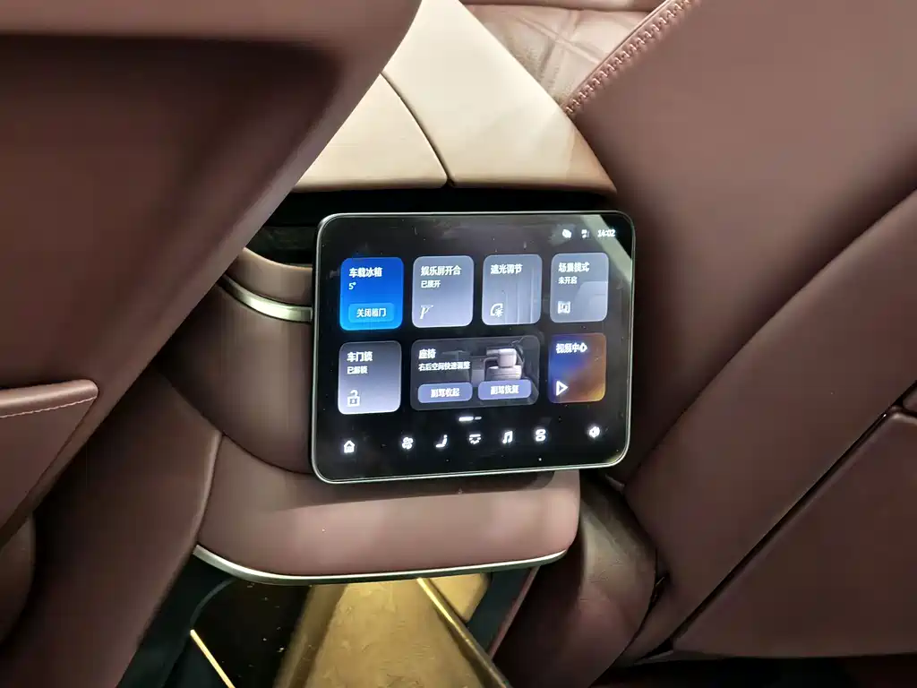 NIO ES8 — миниатюра 13