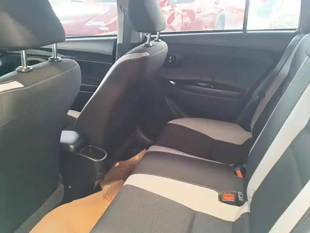 Toyota Yaris L — миниатюра 17