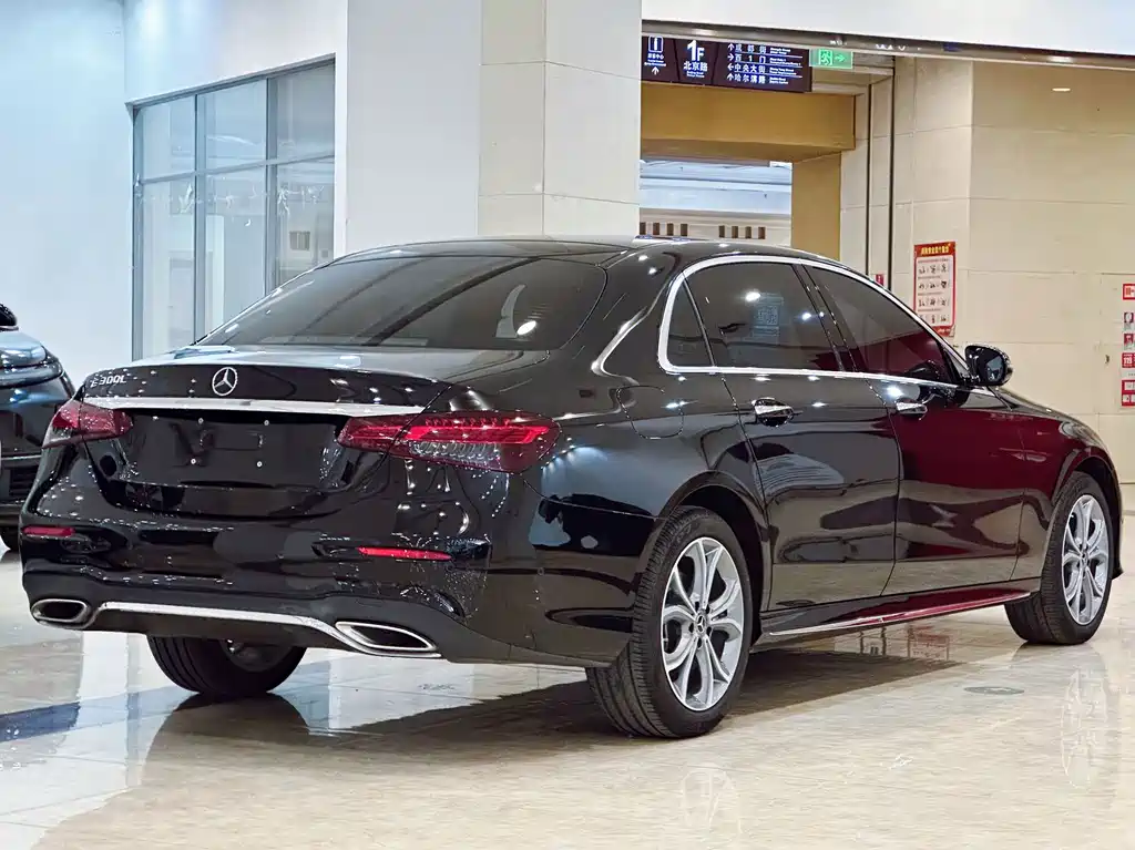 Mercedes-Benz E-Class — миниатюра 6