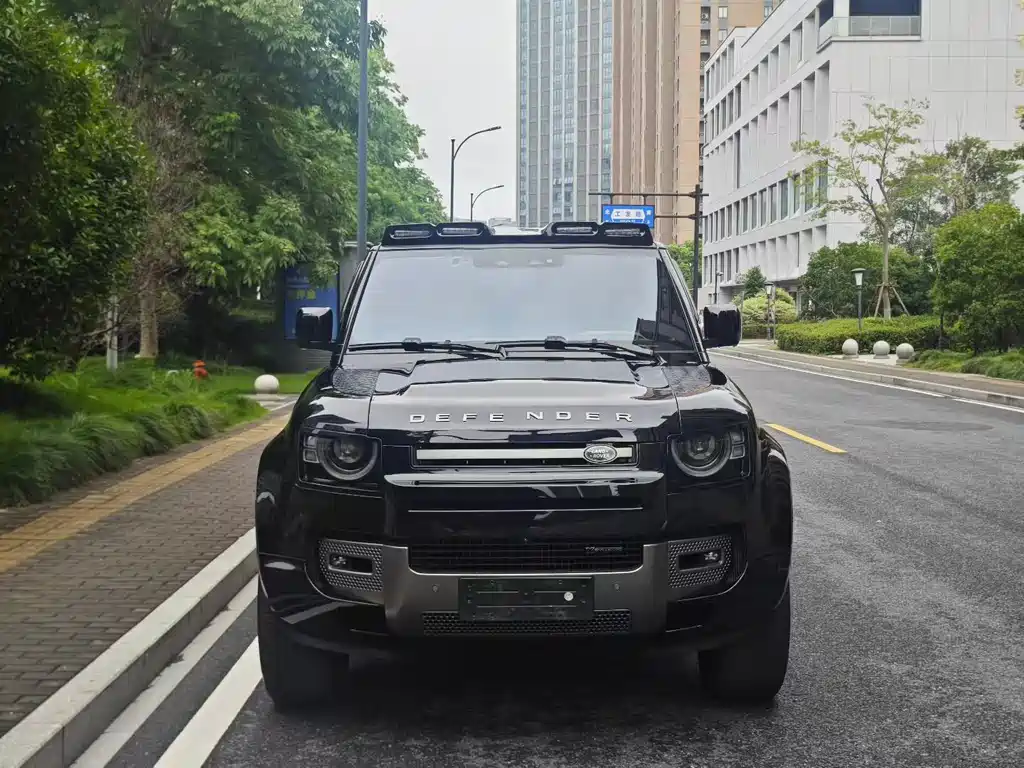 LAND ROVER  DEFENDER