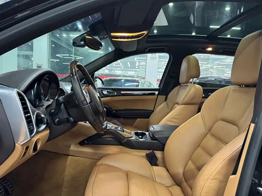Porsche Cayenne — миниатюра 8