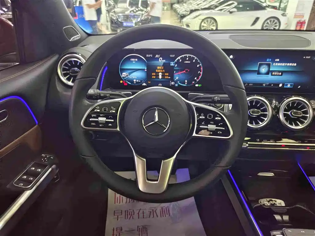 Mercedes-Benz GLB — миниатюра 8
