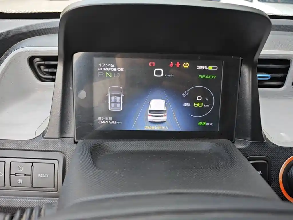 Wuling MINIEV — миниатюра 12
