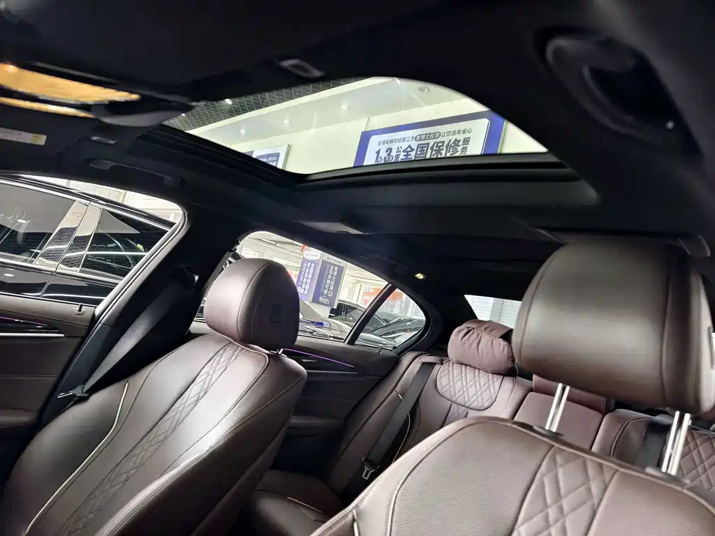 BMW 5 Series New Energy — миниатюра 8