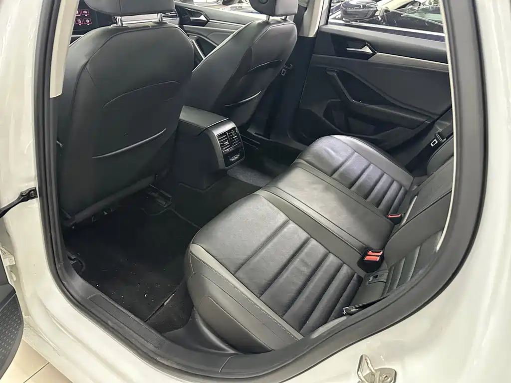 Volkswagen Sagitar — миниатюра 18