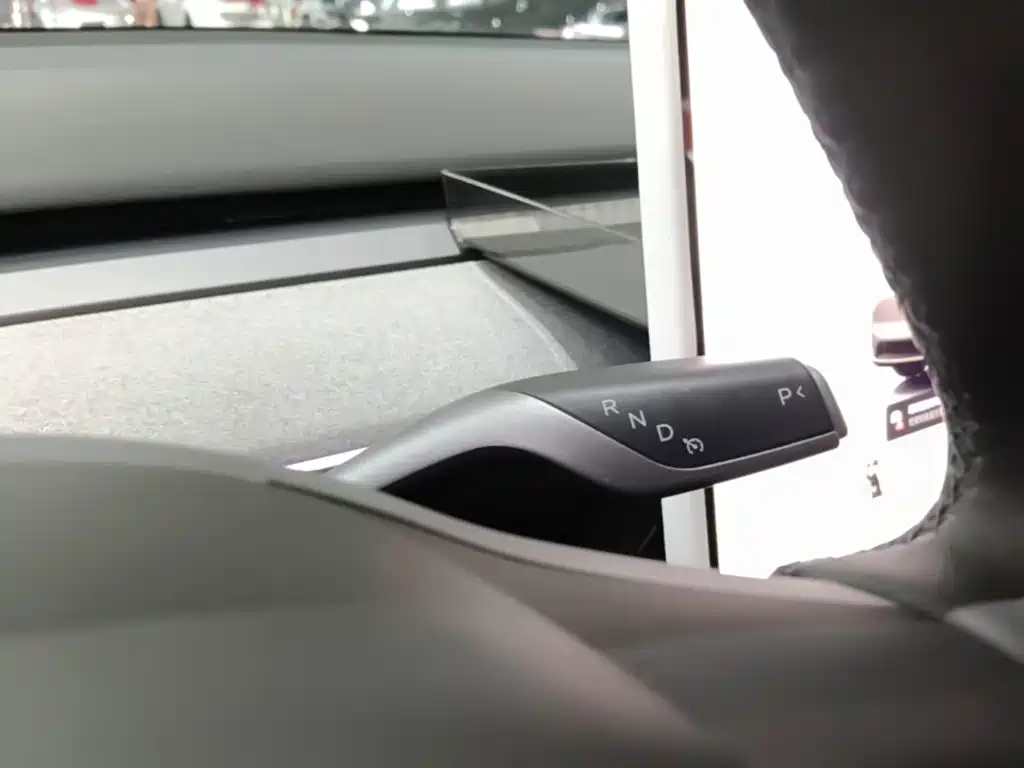 Tesla Model Y — миниатюра 14