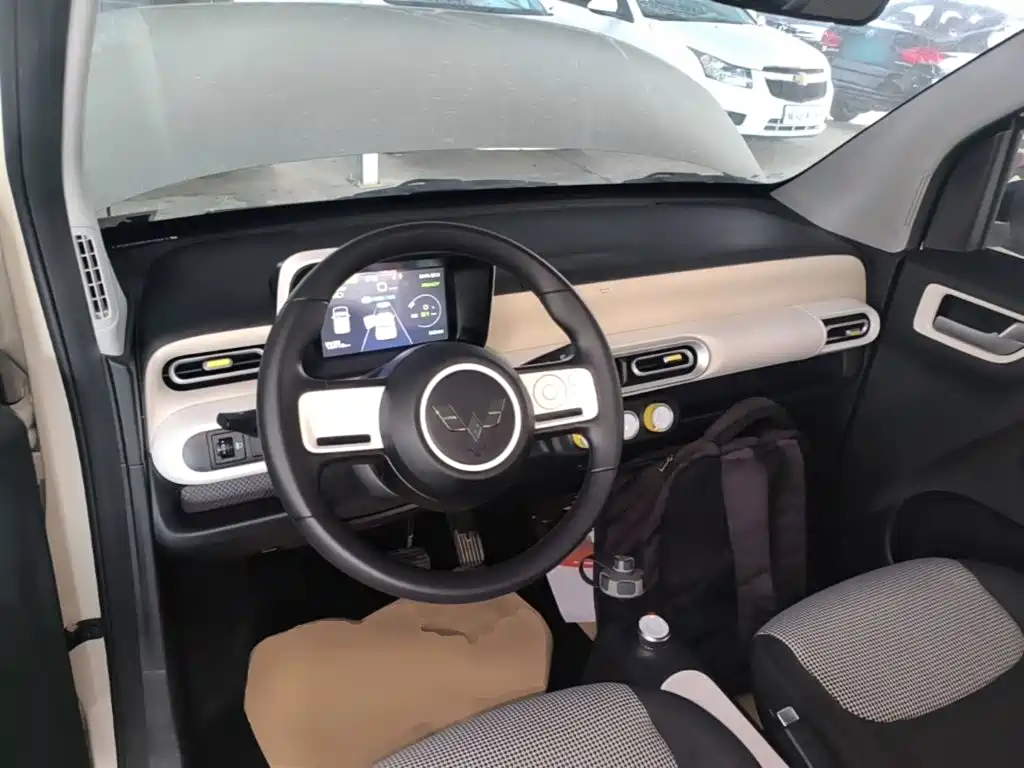 Wuling MINIEV — миниатюра 10
