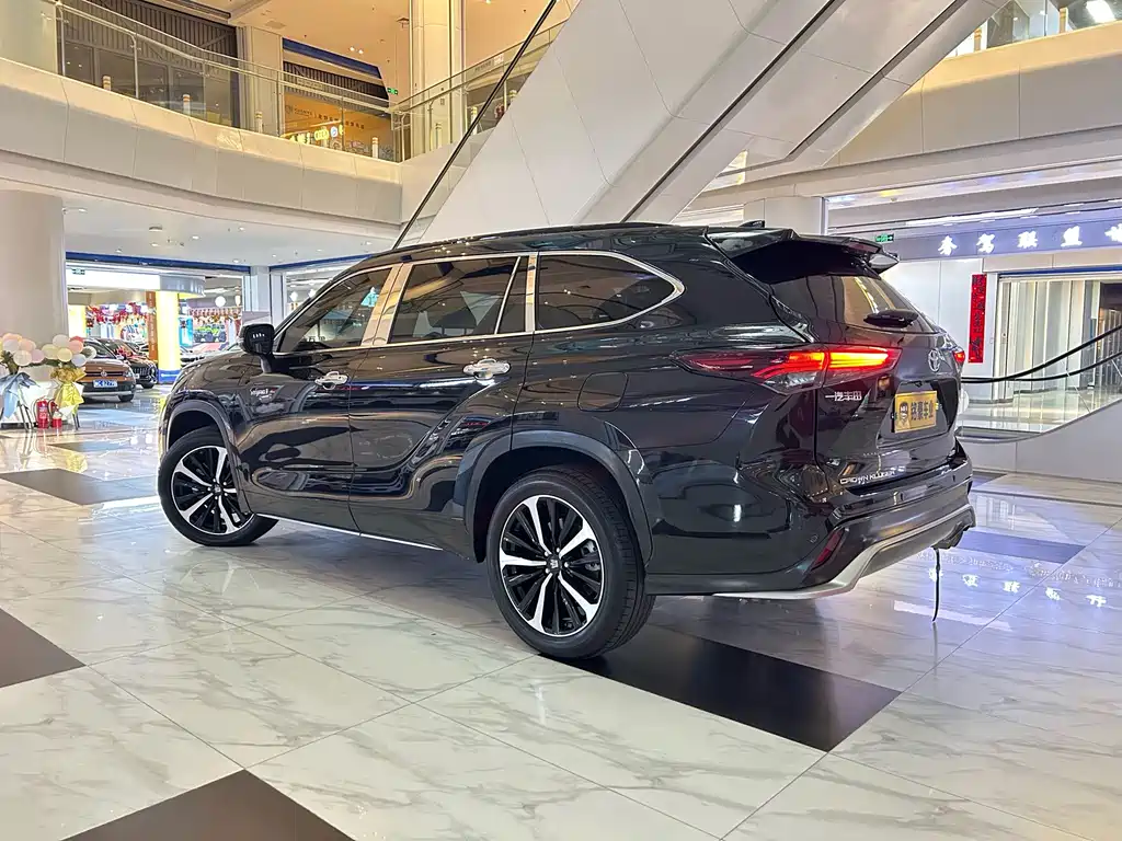 Toyota Crown Kluger — миниатюра 7