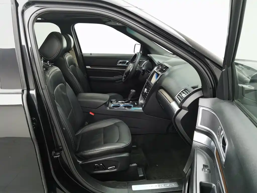Ford Explorer (Import) — миниатюра 23