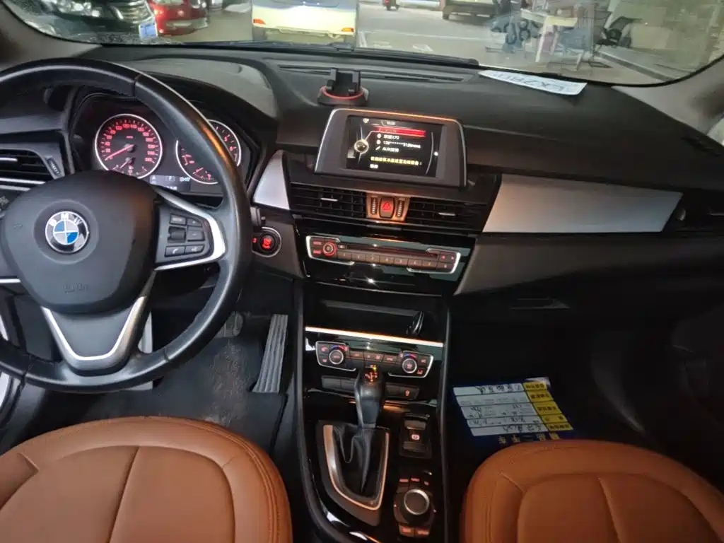 BMW 2 Series Active Tourer — миниатюра 13