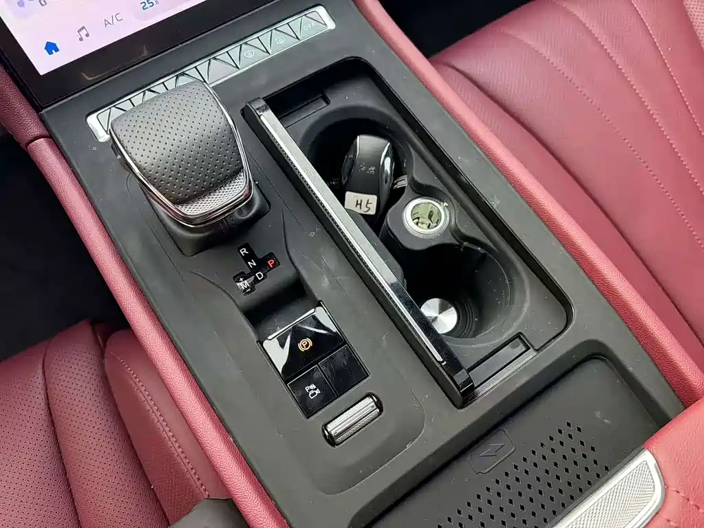 Hongqi Hongqi H5 — миниатюра 10