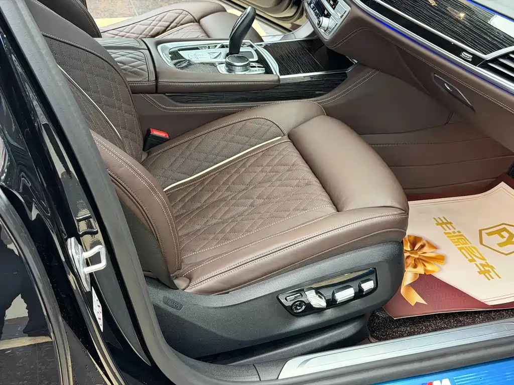 BMW 7 Series — миниатюра 8