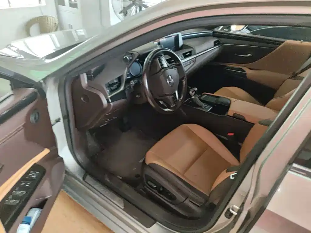 Lexus ES — миниатюра 4