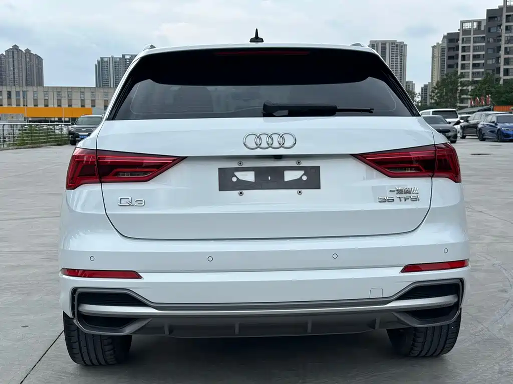 Audi Q3 2023 35 TFSI Fashion (1.4T)