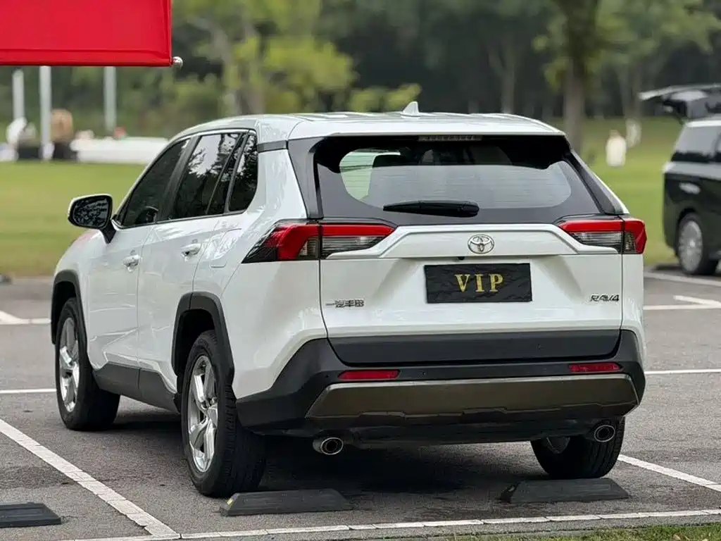 Toyota RAV4 — миниатюра 7