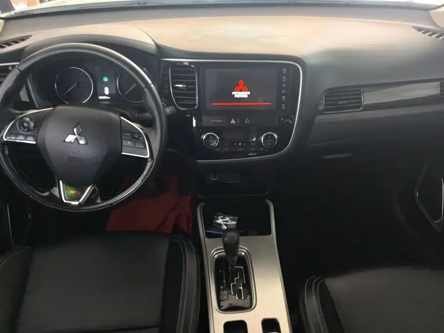 Mitsubishi Outlander — миниатюра 12