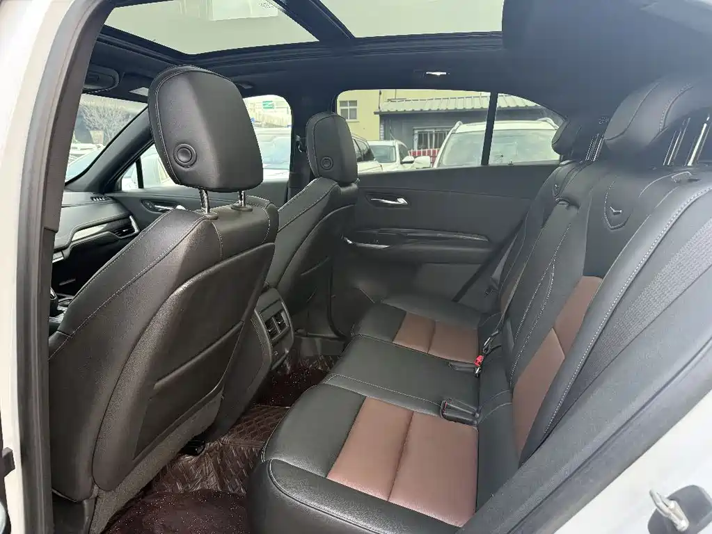 Cadillac XT4 2018 28T