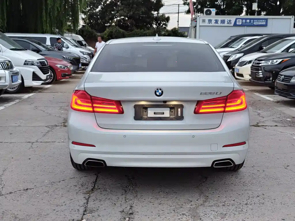 BMW 5 Series — миниатюра 3