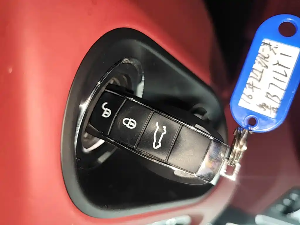 Porsche Macan — миниатюра 9