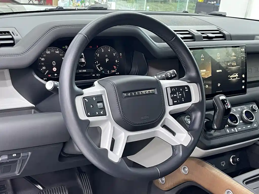 Land Rover Defender — миниатюра 4