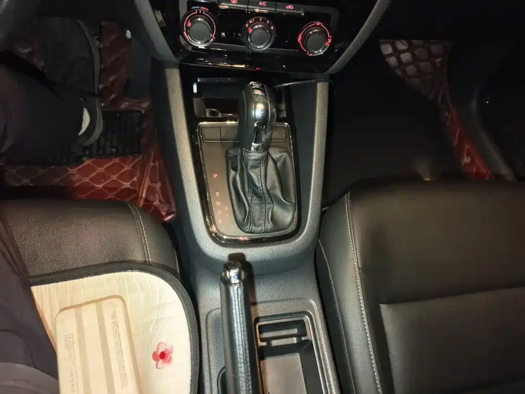 Volkswagen Sagitar — миниатюра 7