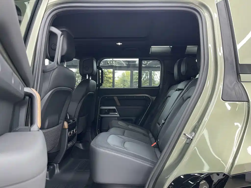 Land Rover Defender — миниатюра 19