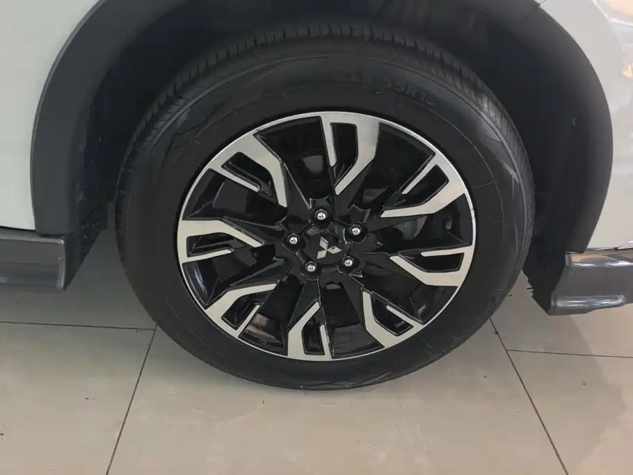 Mitsubishi Outlander — миниатюра 6