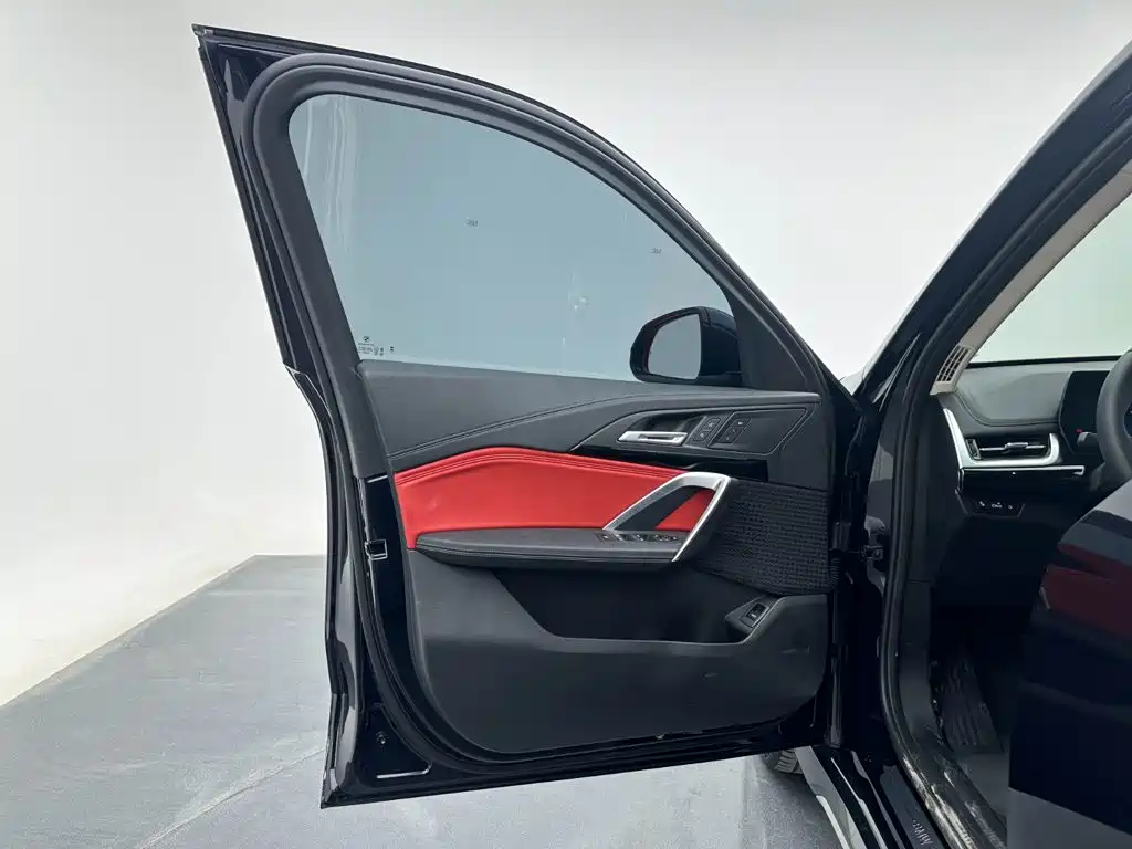 BMW iX1 — миниатюра 13