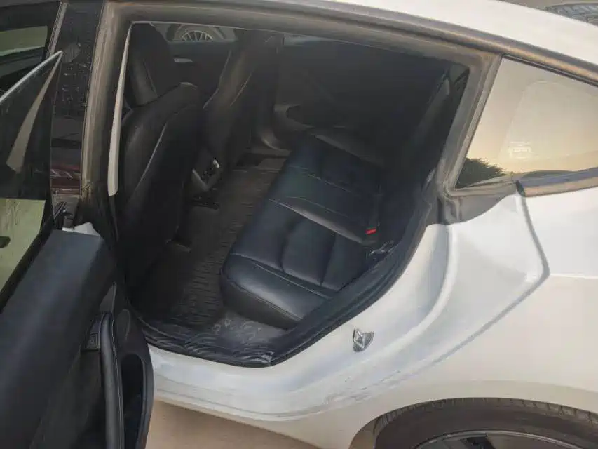 Tesla Model 3 — миниатюра 5