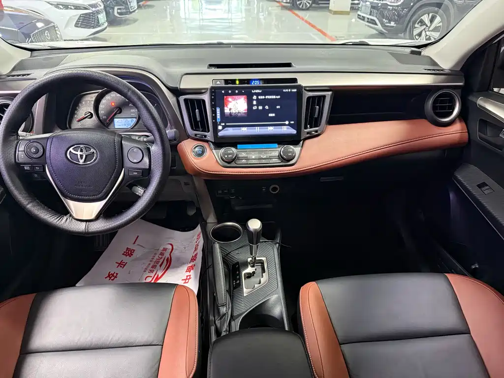 Toyota RAV4 — миниатюра 6