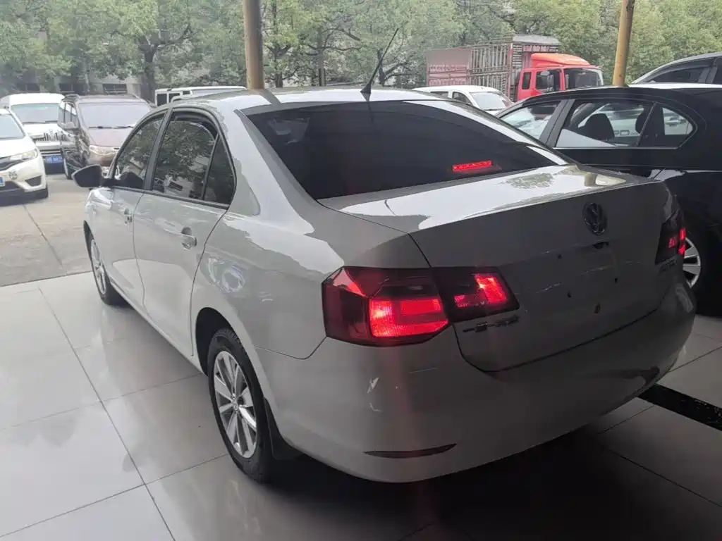Volkswagen Jetta — миниатюра 5