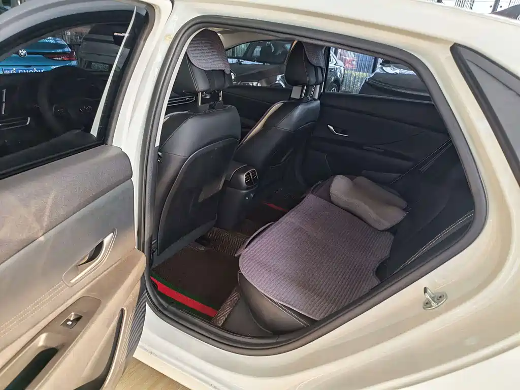 Hyundai Elantra — миниатюра 5