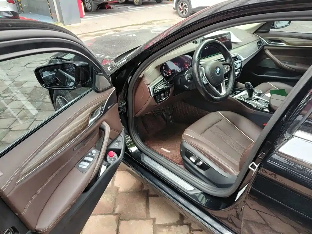 BMW 5 Series — миниатюра 12