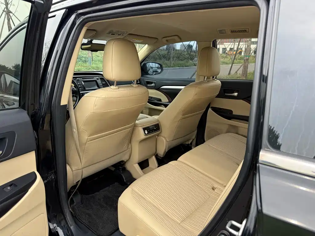 Toyota Highlander — миниатюра 10